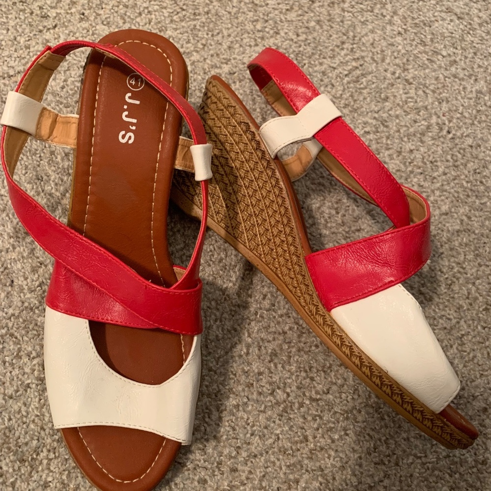 NWOT Womens criss cross wedge sandals